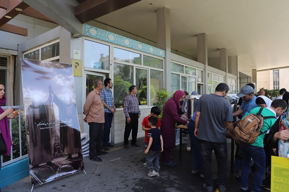برپایی موکب پذیرایی شربت و شرینی در بیمارستان امام حسین ع به مناسبت عید سعید غدیر خم
