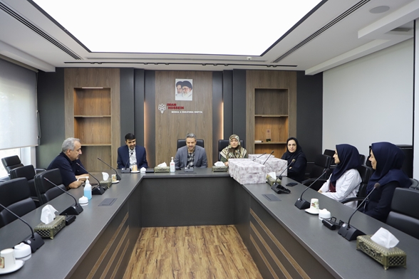 اهدای جوایز برندگان مسابقه فرهنگی عید سعید غدیر خم در بیمارستان امام حسین ع