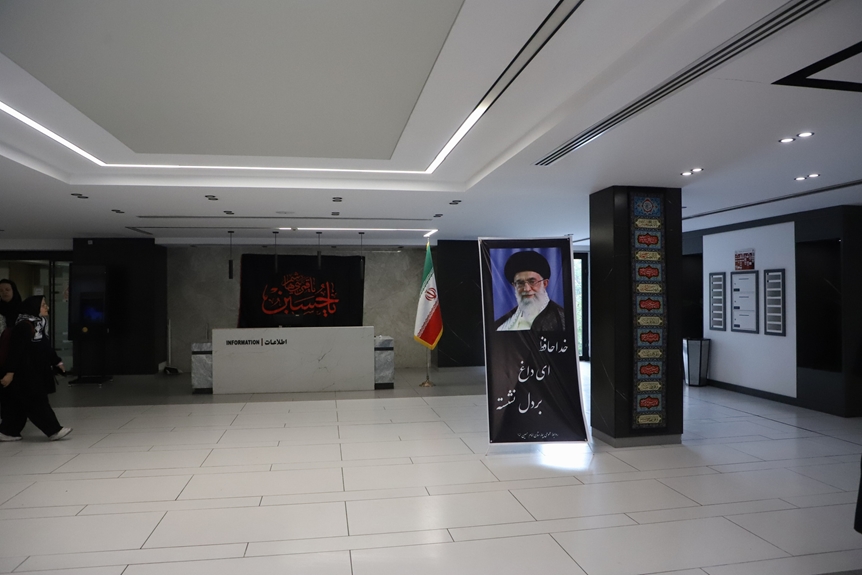 حضور مدیر و جمعی از کارکنان بیمارستان امام حسین (ع) در مراسم تشییع پیکر مقام معظم رهبری